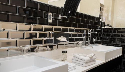 Junior Suite (2 Adults)