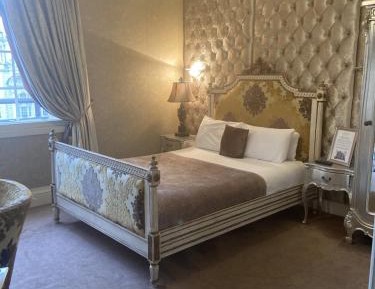 Luxury Double with Bath (2 Adults) 