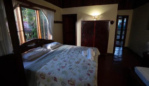 Deluxe Double Room (2 Adults + 1 Child)