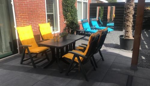 Apartment with Garden View