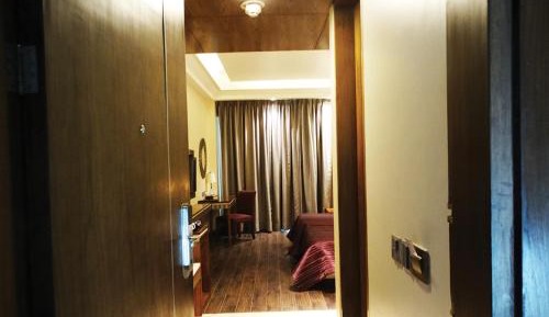 Club Twin Room - Non-Smoking with Happy Hours (1+1;only applicable for IMFL not all the Brand at the bar),15% Discount on F&B,INR 500 Spa Credit