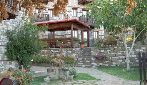 One-Bedroom House with Fireplace