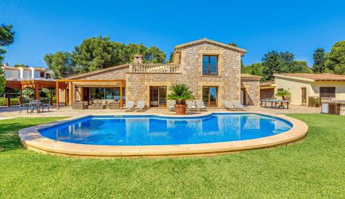 Villa with Garden View