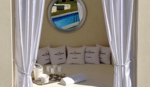 Master Suite with Cabana and Parking Included - 148 ft² 