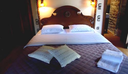 Deluxe Double Room 1