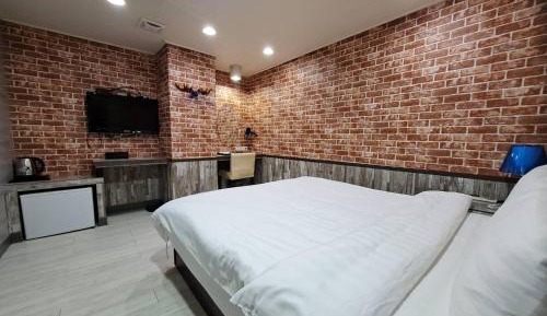 Budget Double Room (No Window.No parking space)