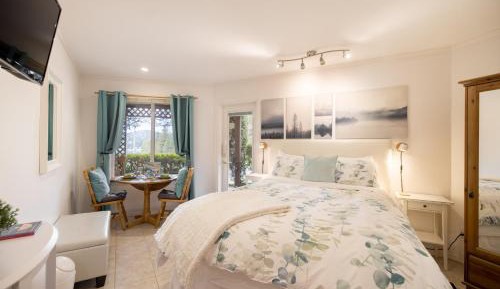 Deluxe Queen Suite