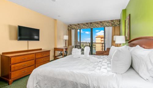 One-Bedroom Suite with Balcony and City VIew