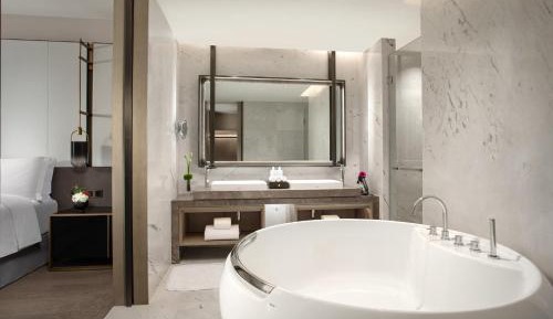 1 King One-Bedroom Suite Living Meeting