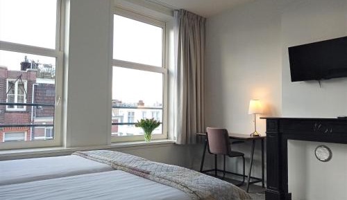 Twin Room with Private Bathroom