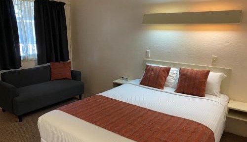 Deluxe Queen Room