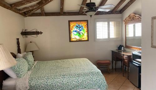 Standard Queen Room
