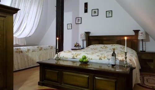 Deluxe Room (2 Adults + 1 Child)