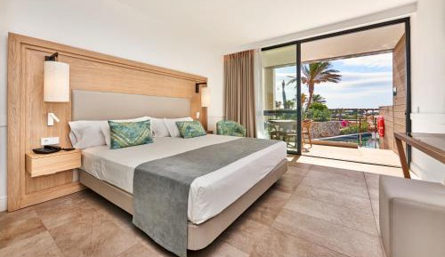 Superior Family Suite Swim Up