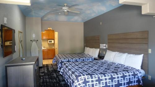 Deluxe King Room with Two King Beds- Non-Smoking