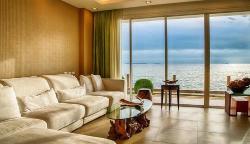 Family Room with Sea View
