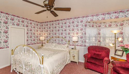 Deluxe Suite with Spa Bath