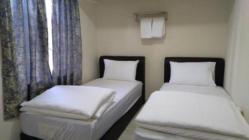 Standard Queen Room