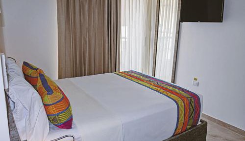 Deluxe Room (2 Adults + 1 Child)