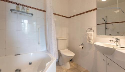 King Room with Spa Bath