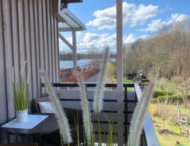 Apartment with Lake View