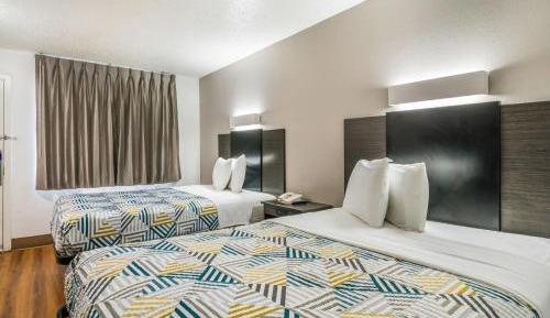 Queen Room with Two Queen Beds and Micro Fridge