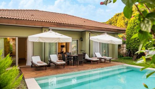 Bali Deluxe Villa with Private Pool (3 Adults + 2 Children)