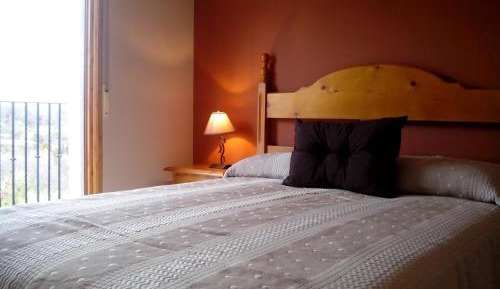 Two-Bedroom Apartment with Mountain View