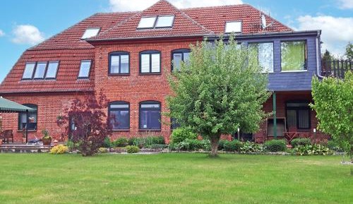 Apartment with Garden View