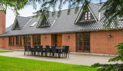 Eight-Bedroom Holiday Home