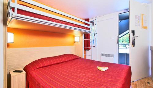 Triple Room (1 Double Bed + 1 Single Bed)