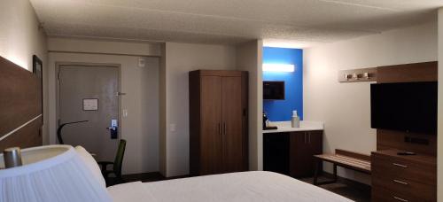 Standard King Room with Sofa Bed