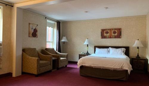 Deluxe Queen Room