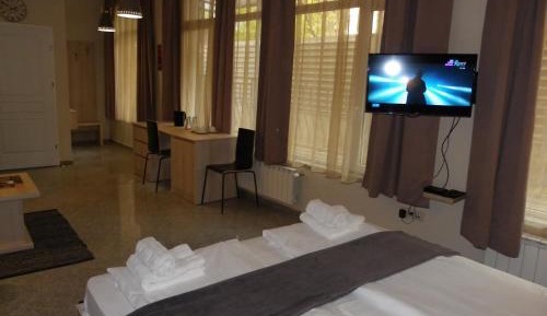 King Studio with Sofa Bed