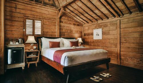 Deluxe Wooden Bungalow Double