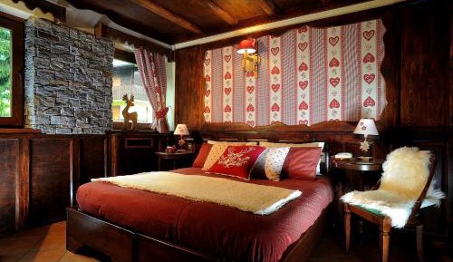 One-Bedroom Apartment with Fireplace (4 Adults)