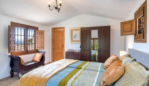 Queen Room with Pool View