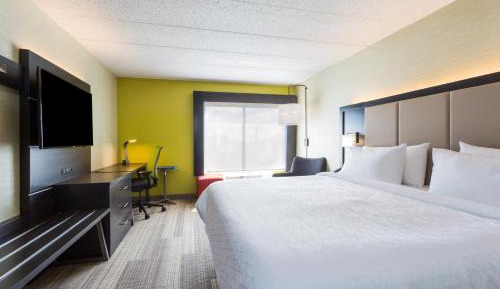 King Room with Roll-In Shower - Disability Access