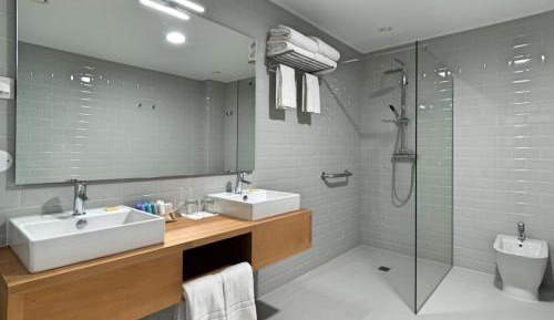 Suite with Mountain View