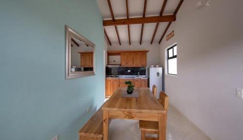 Apartment with Mountain View