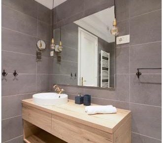 Deluxe Two-Bedroom Apartment B