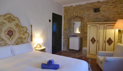 Double or Twin Room with Shared Bathroom