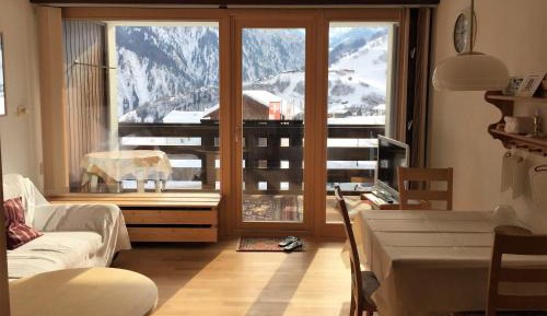 Apartment with Mountain View