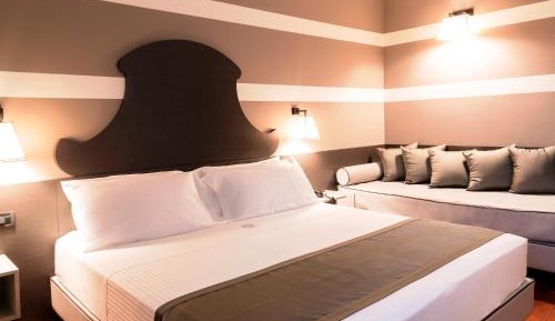 Deluxe Queen Room