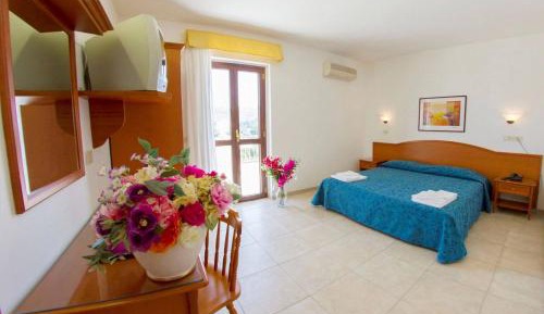 Double Room with Balcony and Sea View