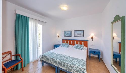 One-Bedroom Apartment with Balcony