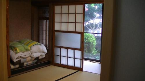 Standard Twin Room with Shared Bathroom