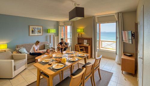 Two-Bedroom Apartment (6 Adults) with Sea View