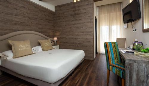 Deluxe Double or Twin Room with Balcony and Sea View