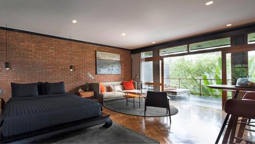 Deluxe Pool Suite with Valley View